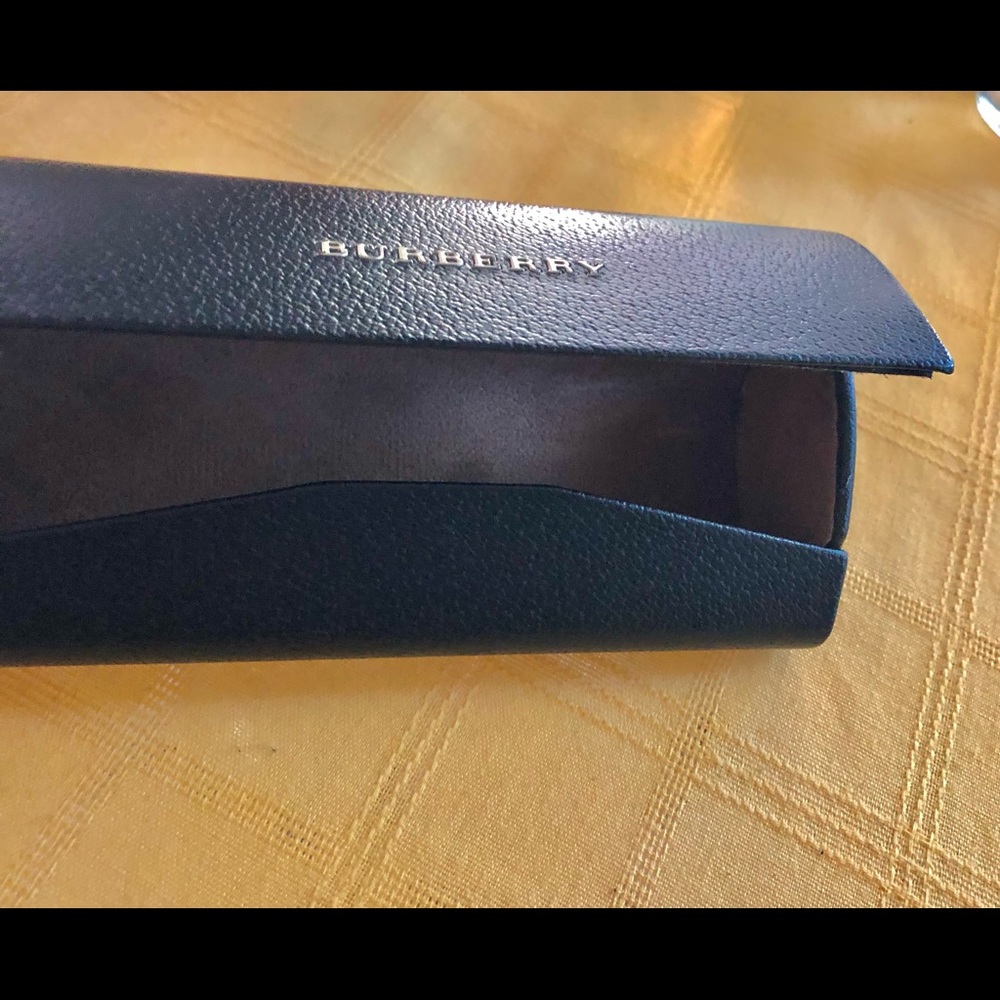 Burberry eye glass magnetic snap case - Picture 2 of 7